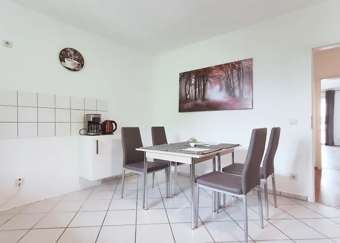 Helle Mit Balkon In