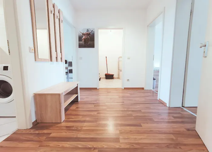 Helle Mit Balkon In *